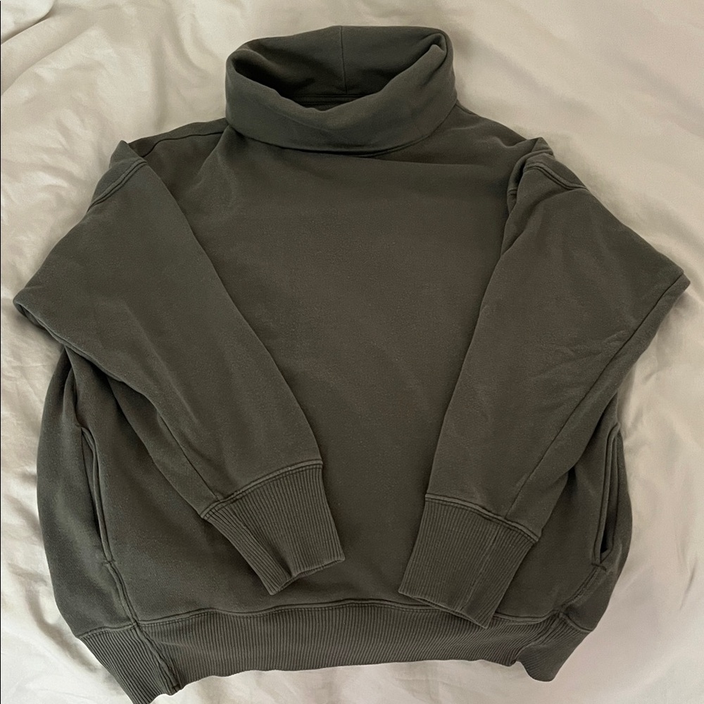 Aerie Women's Green Turtleneck Sweatshirt